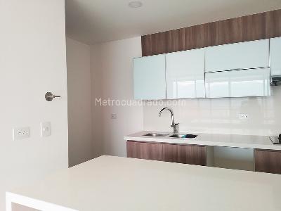 Apartamento de 3 alcobas en venta en El Poblado, Medellín, 137 m² · foto 3 de 18