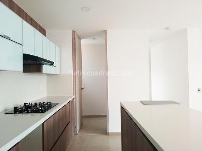 Apartamento de 3 alcobas en venta en El Poblado, Medellín, 137 m² · foto 5 de 18