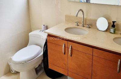 Apartamento de 3 alcobas en venta en El Poblado, Medellín, 172 m² · foto 13 de 15