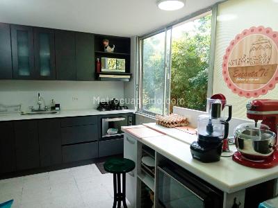Apartamento de 3 alcobas en venta en El Poblado, Medellín, 142 m² · foto 6 de 17