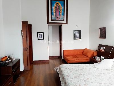 Casa de 3 alcobas en venta en El Poblado, Medellín, 219 m² · foto 10 de 18