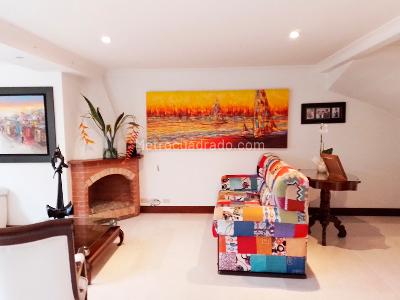 Casa de 3 alcobas en venta en El Poblado, Medellín, 219 m² · foto 3 de 18