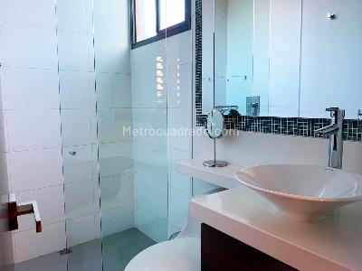 Apartamento de 3 alcobas en venta en San Lucas, Medellín, 217 m² · foto 13 de 15