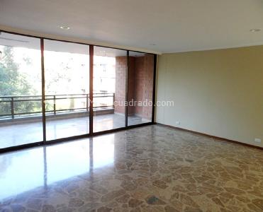 Apartamento en venta en El Poblado, Medellín · foto 2 de 15