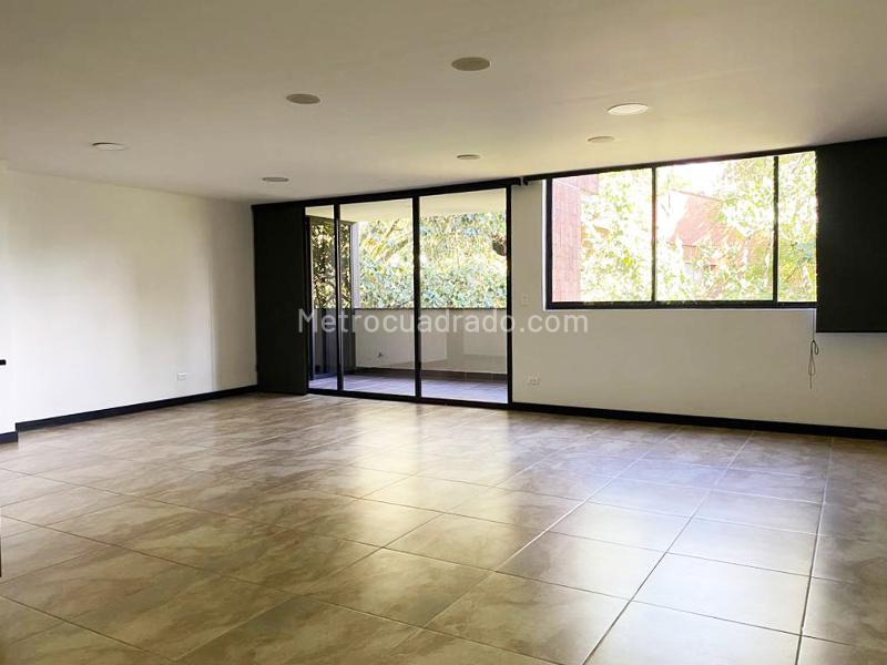 4BR Apartment with Amenities in El Poblado