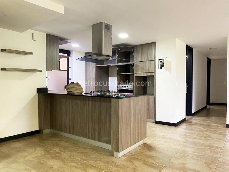 4BR Apartment with Amenities in El Poblado - 4