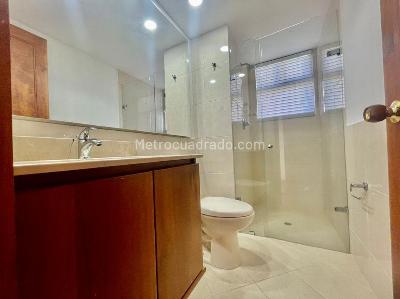 Apartamento de 3 alcobas en venta en El Poblado, Medellín, 217 m² · foto 19 de 20