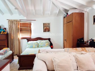 Casa de 4 alcobas en venta en El Poblado, Medellín, 350 m² · foto 10 de 17