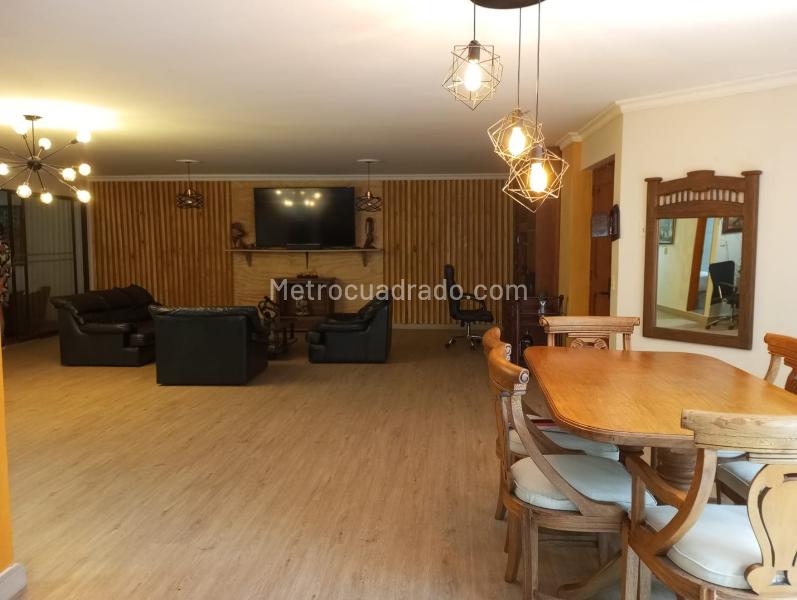 Furnished 3BR Apartment with 3 Baths in El Poblado - 2