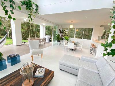 Casa de 4 alcobas en venta en Envigado, Envigado, 370 m² · foto 2 de 19