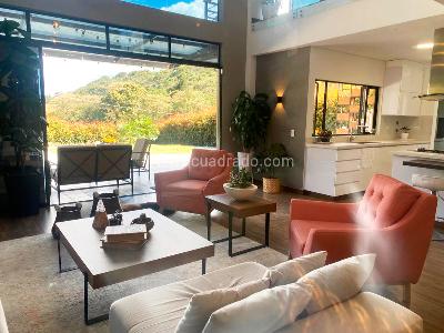 Casa de 5 alcobas en venta en Envigado, Envigado, 400 m² · foto 15 de 17