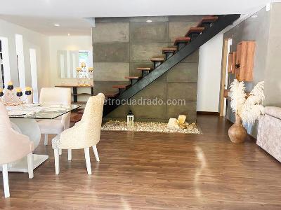 Casa de 5 alcobas en venta en Envigado, Envigado, 400 m² · foto 2 de 17