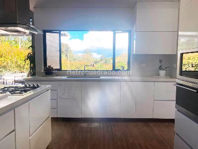 Casa de 5 alcobas en venta en Envigado, Envigado, 400 m² · foto 9 de 17