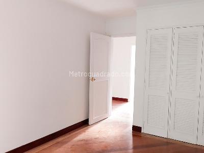 Casa de 4 alcobas en arriendo en El Poblado, Medellín, 450 m² · foto 10 de 17