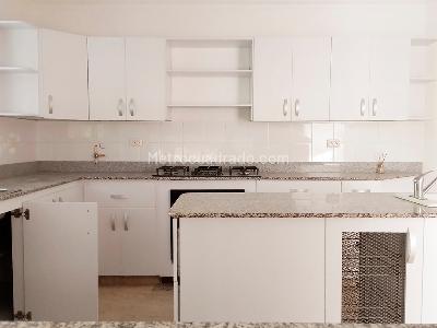 Casa de 4 alcobas en arriendo en El Poblado, Medellín, 450 m² · foto 4 de 17