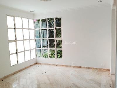 Casa de 4 alcobas en arriendo en El Poblado, Medellín, 450 m² · foto 7 de 17