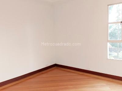 Casa de 4 alcobas en arriendo en El Poblado, Medellín, 450 m² · foto 9 de 17