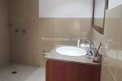 Casa en arriendo en El Poblado, Medellín · foto 10 de 15
