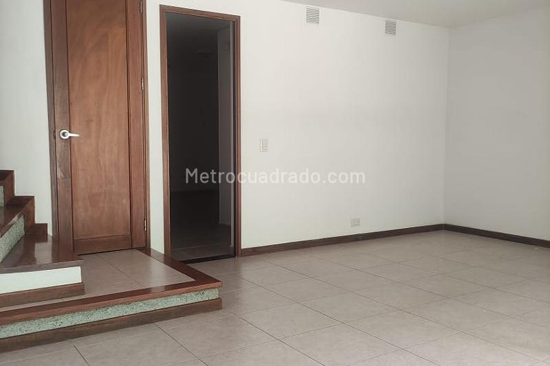 Casa de 4 Alcobas en El Poblado con Jardín - 2