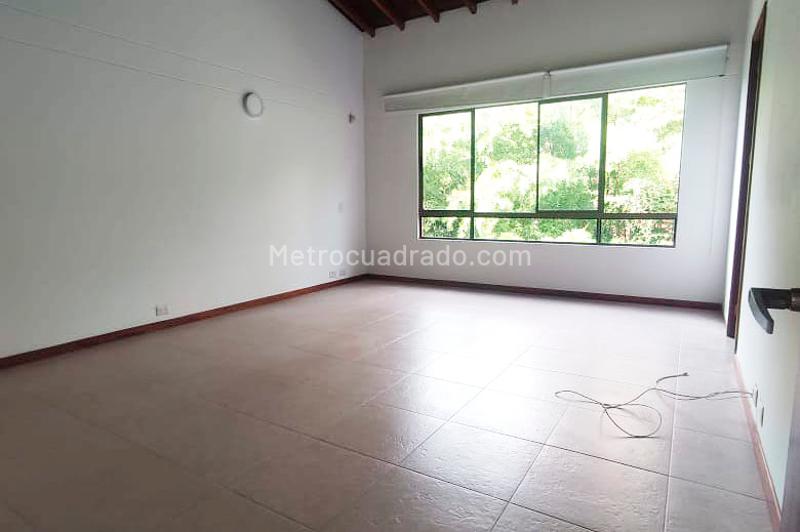 Casa de 4 Alcobas en El Poblado con Jardín - 9