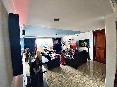 Apartamento de 3 alcobas en venta en El Poblado, Medellín, 246 m² · foto 2 de 16
