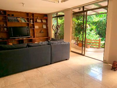 Casa de 5 alcobas en venta en El Poblado, Medellín, 307 m² · foto 2 de 18