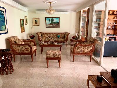 Casa de 5 alcobas en venta en El Poblado, Medellín, 307 m² · foto 3 de 18