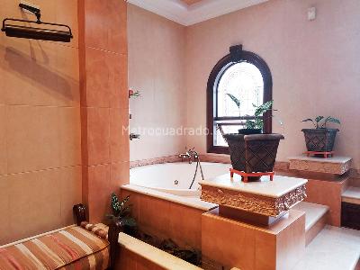 Casa de 5 alcobas en arriendo en El Poblado, Medellín, 650 m² · foto 12 de 19