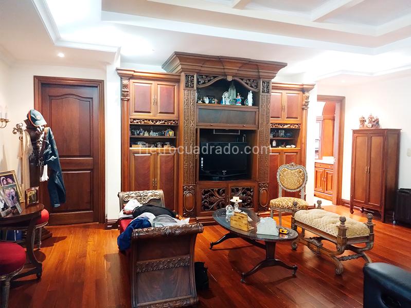 Casa Elegante de 5 Alcobas con Jardín en El Poblado - 7