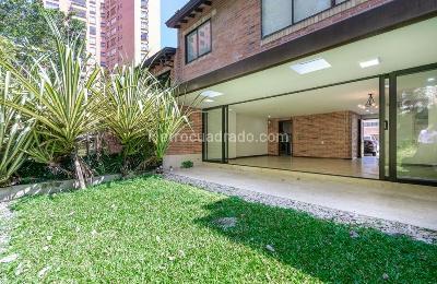 Casa de 3 alcobas en venta en El Poblado, Medellín, 195 m² · foto 13 de 15