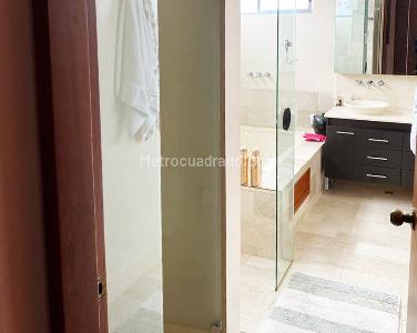 Apartamento de 3 alcobas en venta en El Poblado, Medellín, 212 m² · foto 12 de 13