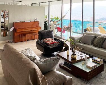 Apartamento de 3 alcobas en venta en El Poblado, Medellín, 212 m² · foto 2 de 13