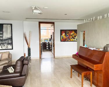 Apartamento de 3 alcobas en venta en El Poblado, Medellín, 212 m² · foto 5 de 13