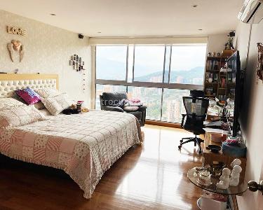 Apartamento de 3 alcobas en venta en El Poblado, Medellín, 212 m² · foto 9 de 13