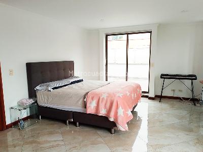 Apartamento de 4 alcobas en venta en El Poblado, Medellín, 400 m² · foto 13 de 20