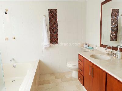 Apartamento de 4 alcobas en venta en El Poblado, Medellín, 400 m² · foto 18 de 20