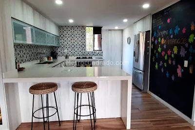 Apartamento de 4 alcobas en venta en El Diamante No. 2, Medellín, 250 m² · foto 6 de 13