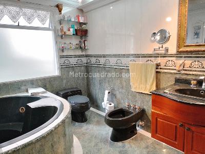 Casa de 5 alcobas en venta en El Poblado, Medellín, 400 m² · foto 15 de 19