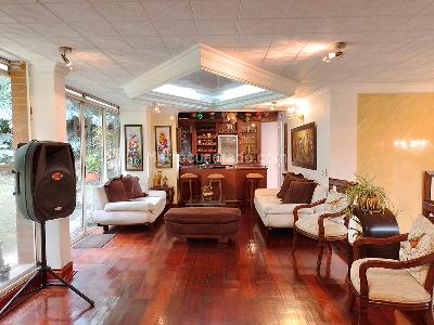 Casa de 5 alcobas en venta en El Poblado, Medellín, 400 m² · foto 2 de 19