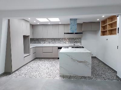 Casa de 3 alcobas en venta en El Poblado, Medellín, 243 m² · foto 3 de 14