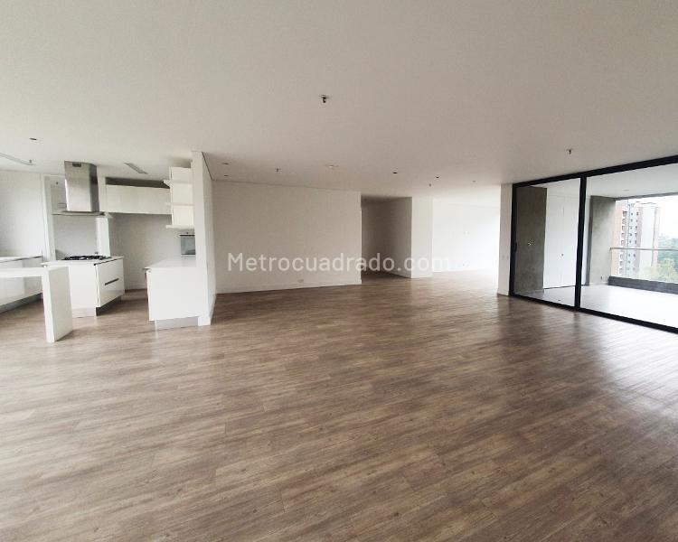 Spacious 3BR Apartment in El Poblado - 2