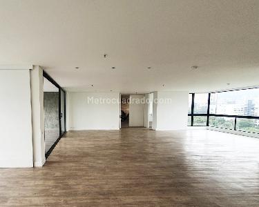 Apartamento en arriendo en El Poblado, Medellín · foto 3 de 17