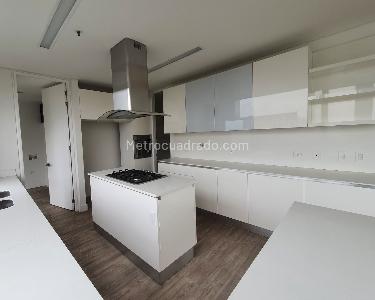 Apartamento en arriendo en El Poblado, Medellín · foto 7 de 17