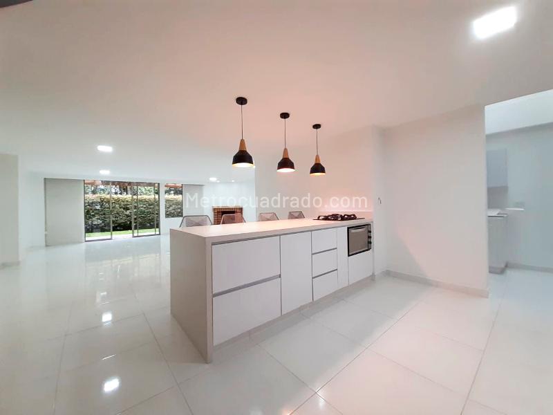 3BR House with Jacuzzi in El Poblado (Gated Unit) - 3