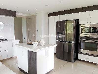 Casa de 4 alcobas en venta en El Poblado, Medellín, 536 m² · foto 6 de 20
