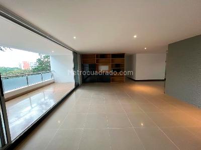 Apartamento de 3 alcobas en venta en El Poblado, Medellín, 223 m² · foto 2 de 15