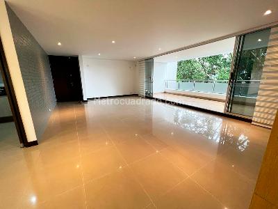 Apartamento de 3 alcobas en venta en El Poblado, Medellín, 223 m² · foto 3 de 15