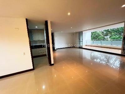 Apartamento de 3 alcobas en venta en El Poblado, Medellín, 223 m² · foto 4 de 15