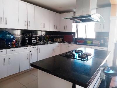 Apartamento de 3 alcobas en venta en El Poblado, Medellín, 230 m² · foto 11 de 19