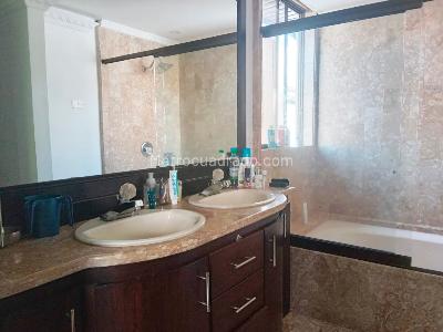 Apartamento de 3 alcobas en venta en El Poblado, Medellín, 230 m² · foto 16 de 19